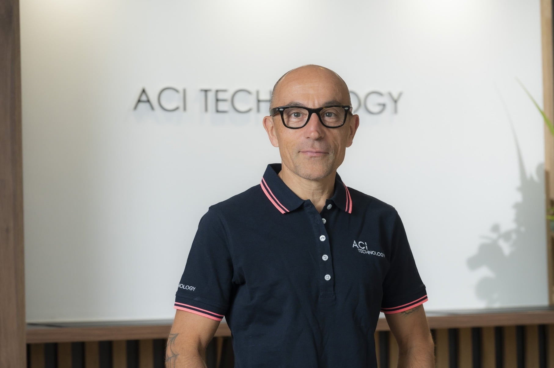 Consultant IT ACI Technology dans les locaux de l’entreprise, spécialiste de l’infogérance