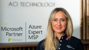 Ingénieur d'ACI Technology fournissant une assistance informatique de pointe sur les solutions Microsoft Azure à Paris