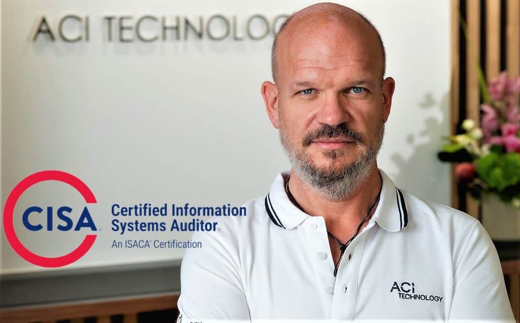 Équipe d'experts en maintenance informatique d'ACI Technology travaillant sur des solutions innovantes et des contrats illimités.
