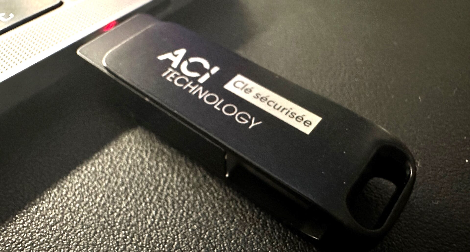 Clé usb 3.00 renforcement et chiffrage haute sécurité contre le piratage par ACI Technology